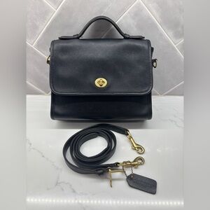 💼 Vintage Coach Court Bag